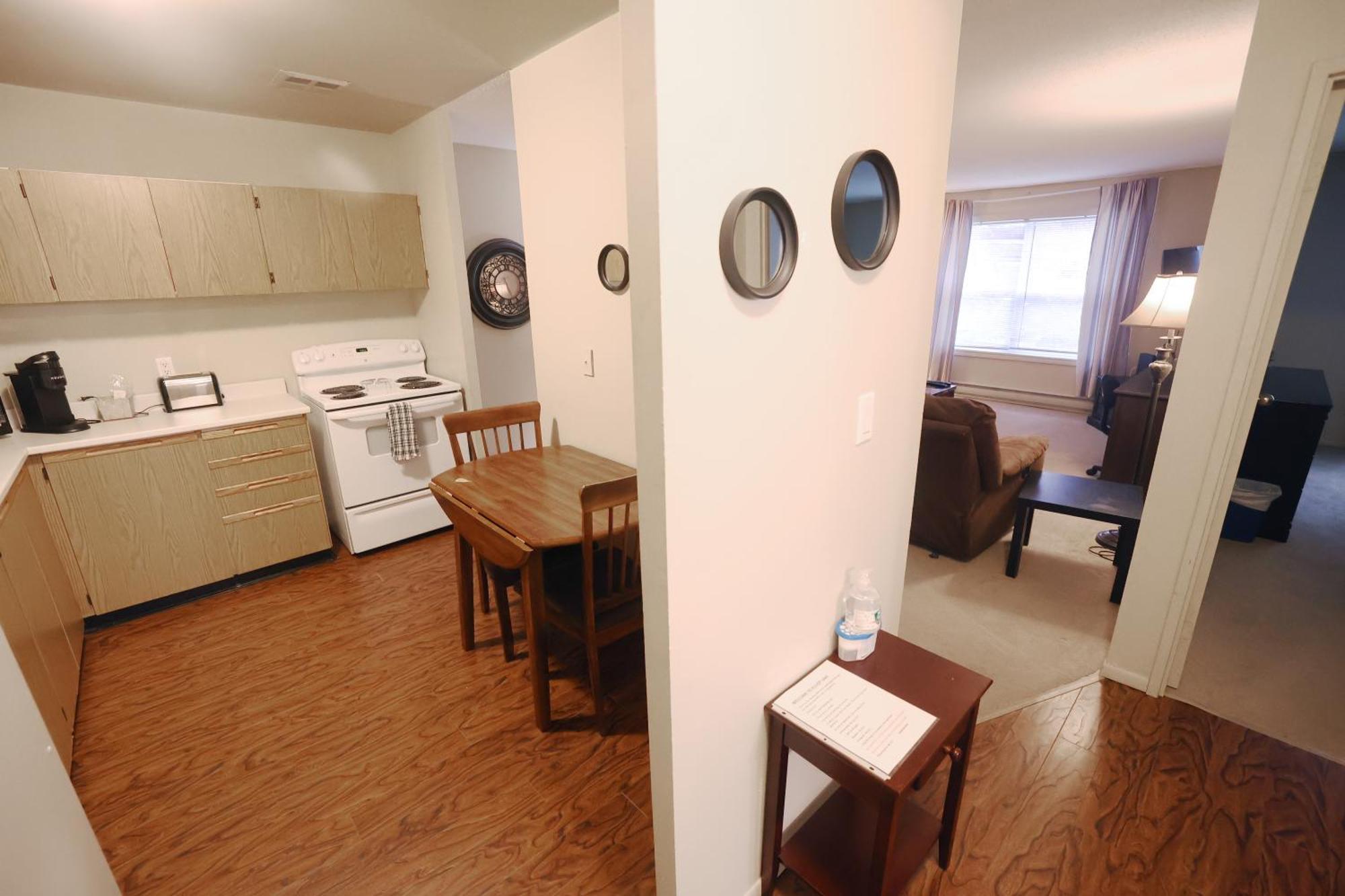 Paris Plaza Apartment Elliot Lake Ngoại thất bức ảnh