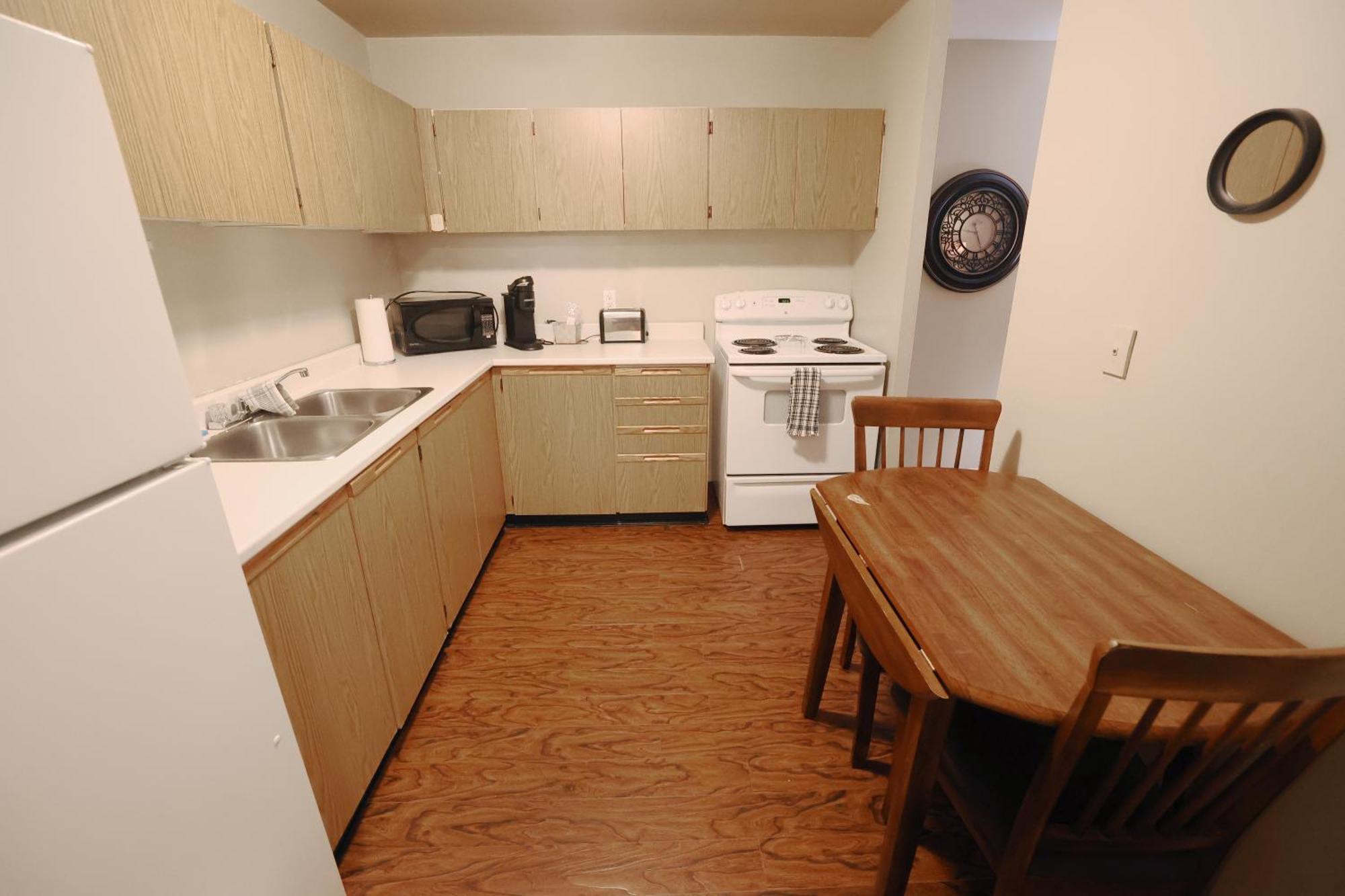 Paris Plaza Apartment Elliot Lake Ngoại thất bức ảnh