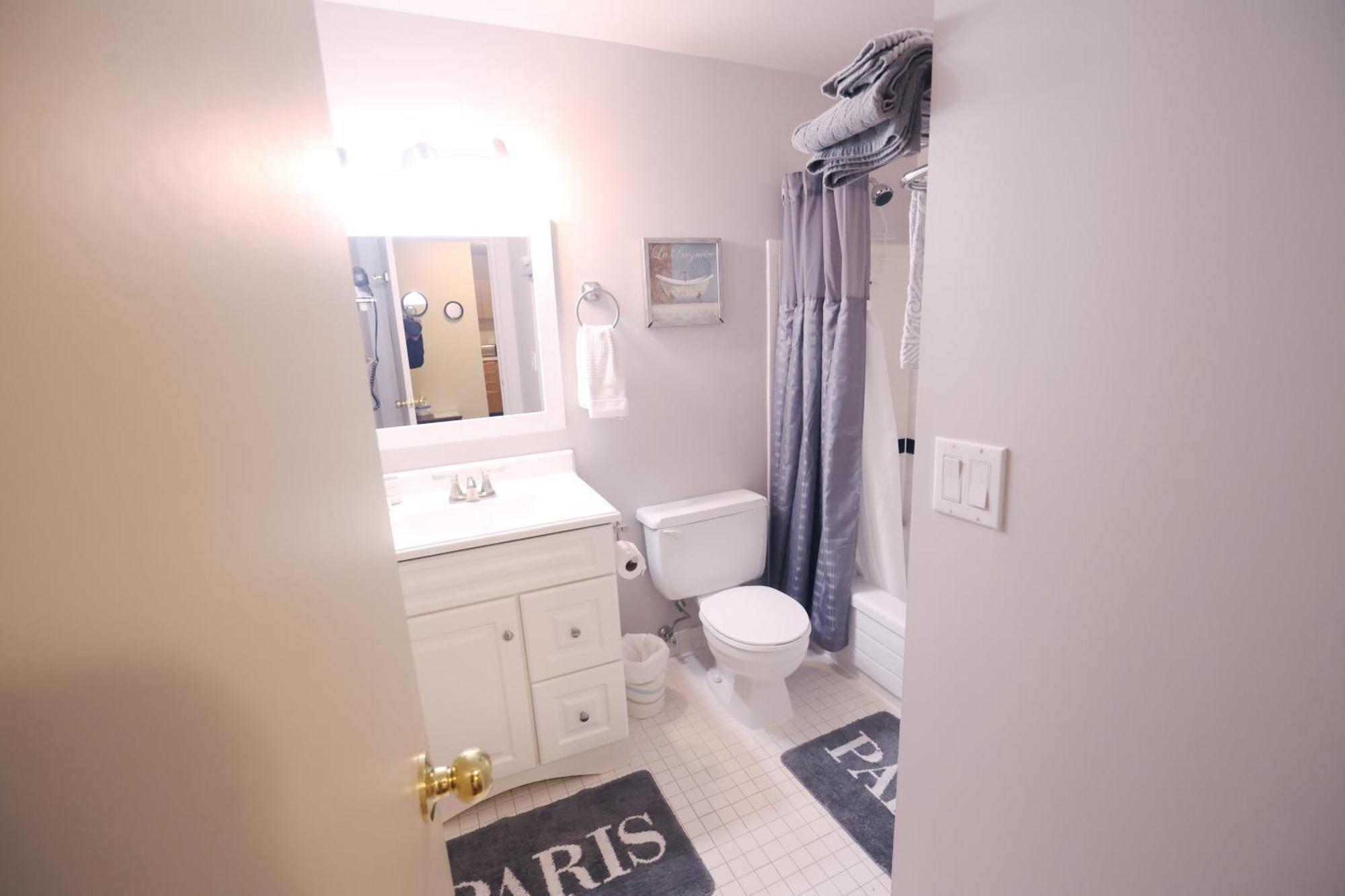 Paris Plaza Apartment Elliot Lake Ngoại thất bức ảnh