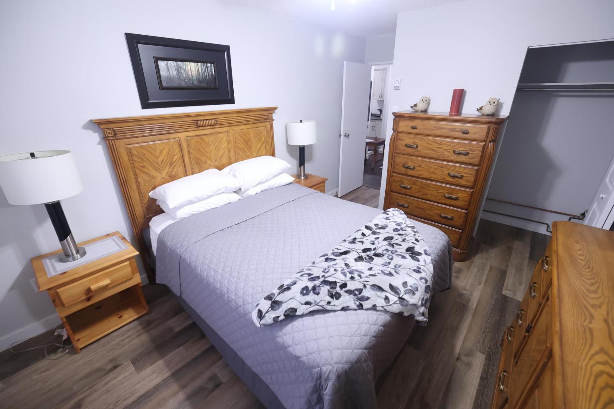 Paris Plaza Apartment Elliot Lake Ngoại thất bức ảnh