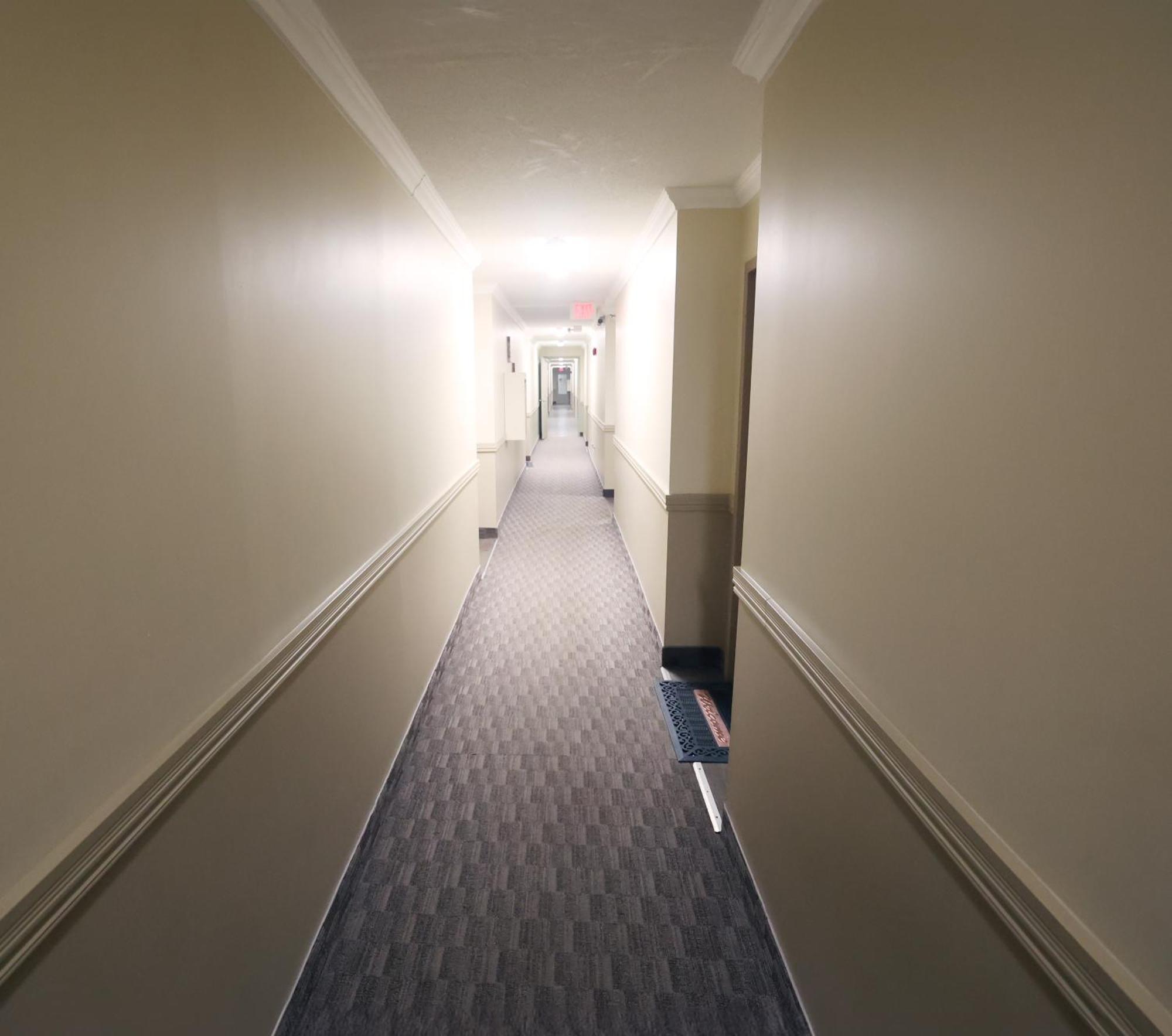 Paris Plaza Apartment Elliot Lake Ngoại thất bức ảnh