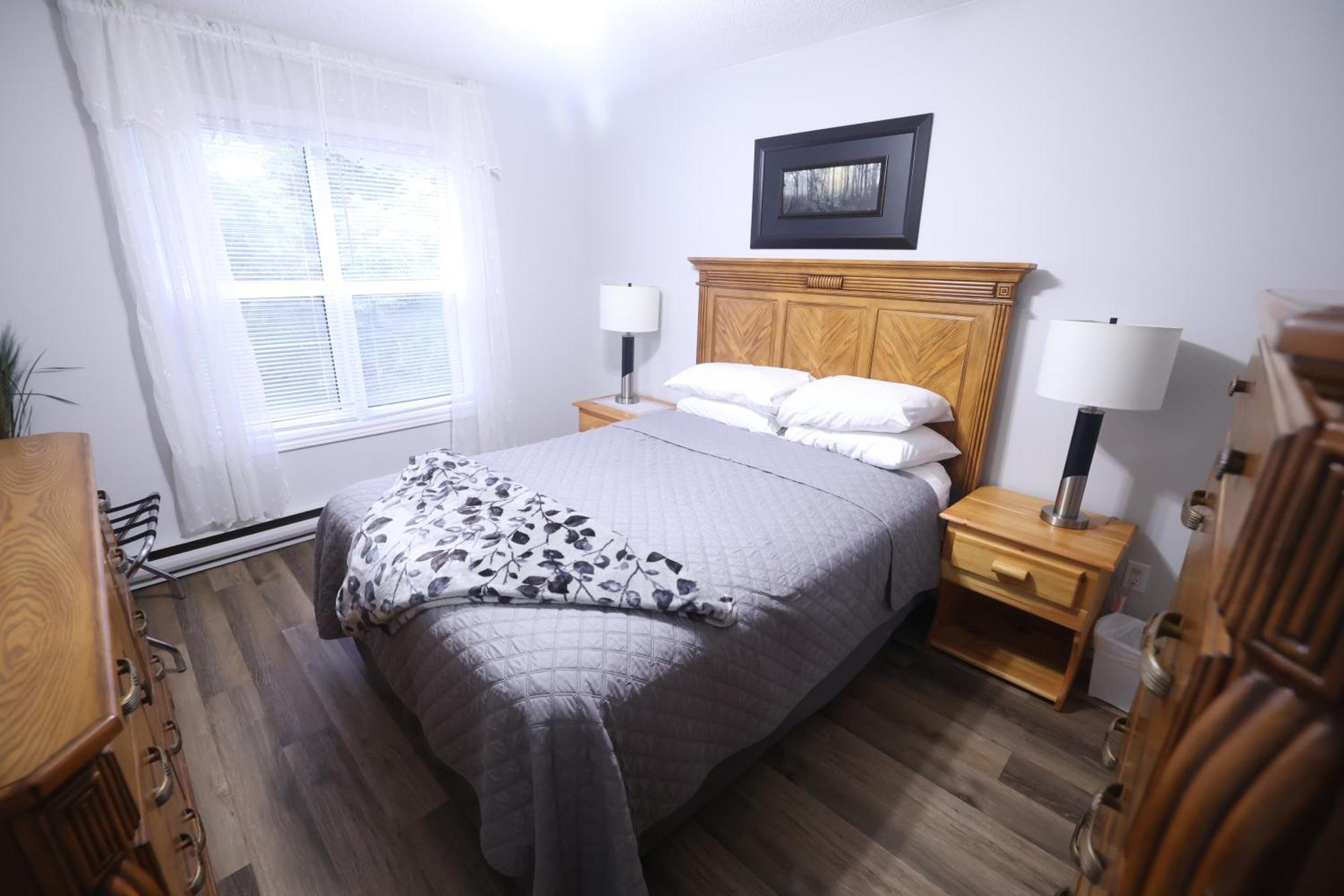 Paris Plaza Apartment Elliot Lake Ngoại thất bức ảnh