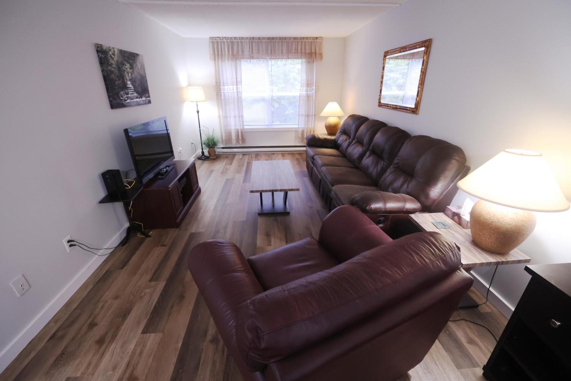 Paris Plaza Apartment Elliot Lake Ngoại thất bức ảnh