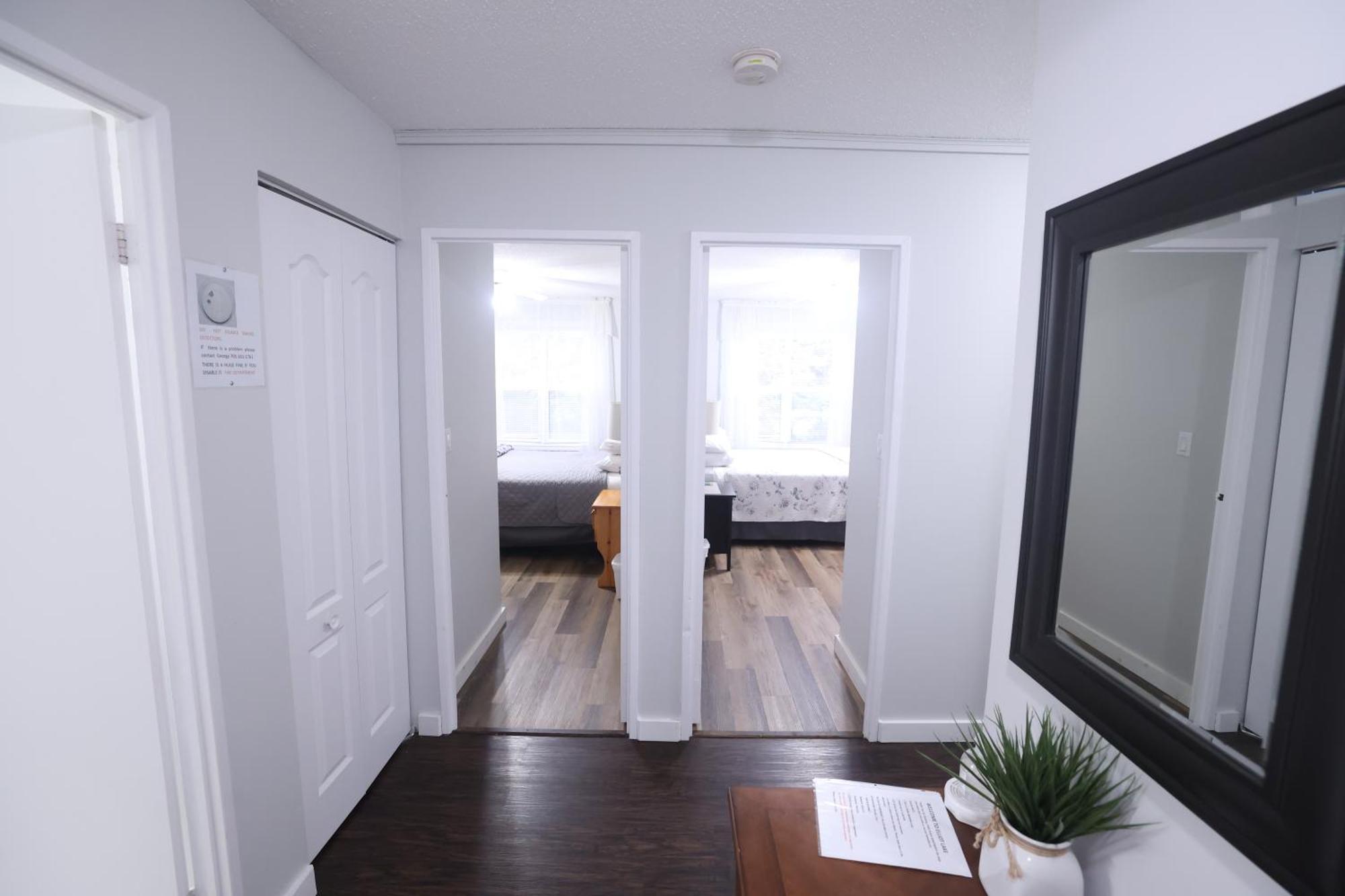 Paris Plaza Apartment Elliot Lake Ngoại thất bức ảnh