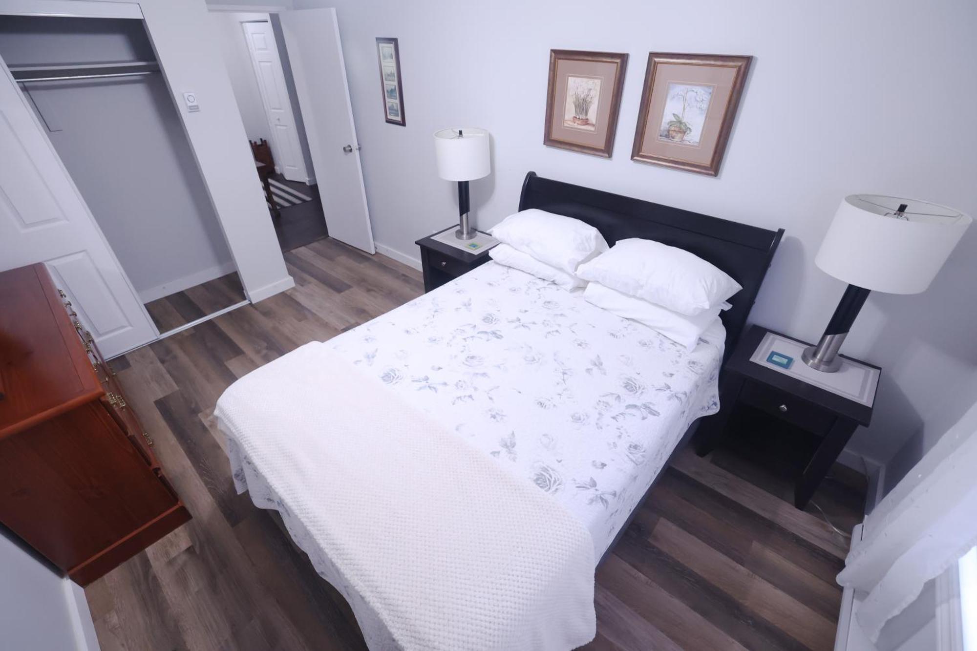 Paris Plaza Apartment Elliot Lake Ngoại thất bức ảnh