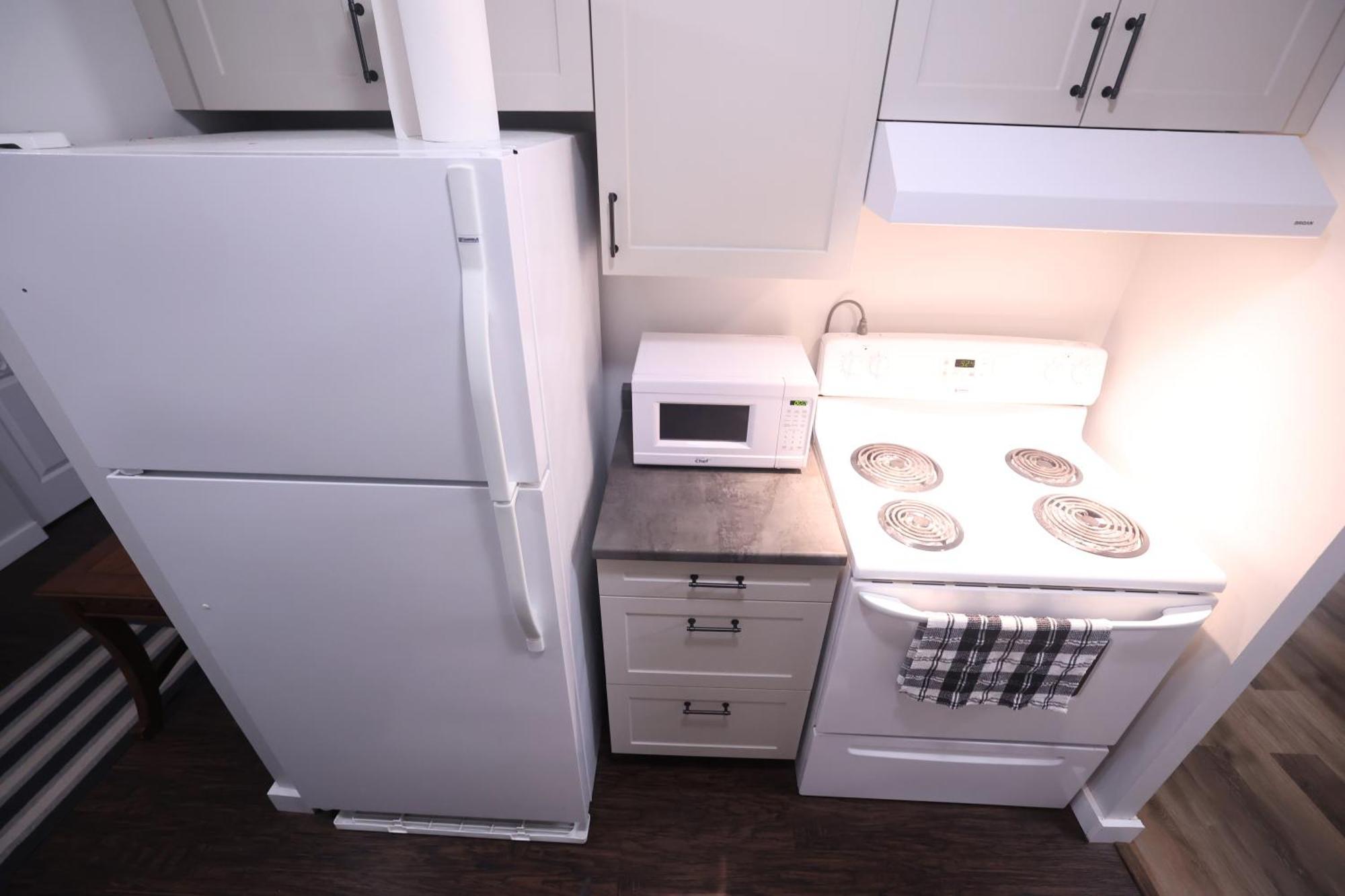 Paris Plaza Apartment Elliot Lake Ngoại thất bức ảnh